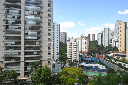 Vista de apartamento para alugar com 4 quartos, 248m² em Vila Suzana, São Paulo