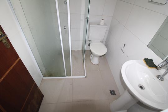 Banheiro de apartamento para alugar com 1 quarto, 40m² em Parque Peruche, São Paulo