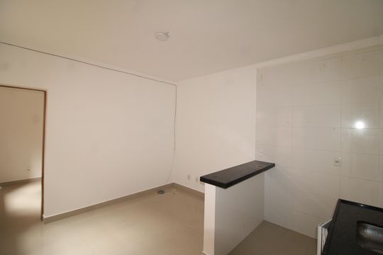 Sala / Cozinha de apartamento para alugar com 1 quarto, 40m² em Parque Peruche, São Paulo
