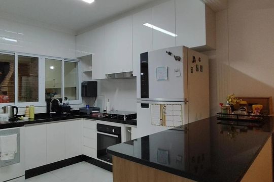 Cozinha de casa à venda com 3 quartos, 143m² em Parque Maria Domitila, São Paulo