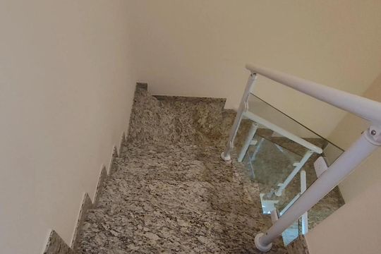 Corredor de casa à venda com 3 quartos, 143m² em Parque Maria Domitila, São Paulo