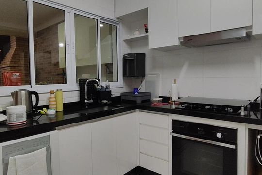 Cozinha de casa à venda com 3 quartos, 143m² em Parque Maria Domitila, São Paulo