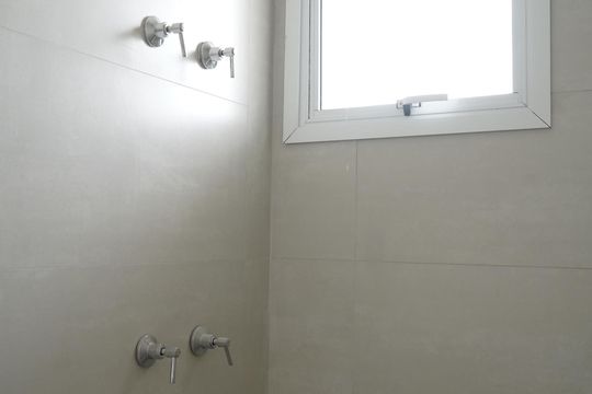 Banheiro de apartamento para alugar com 2 quartos, 48m² em Chácara Califórnia, São Paulo