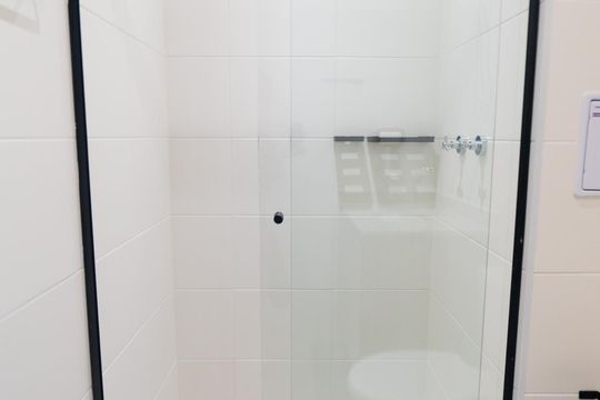 Banheiro de kitnet/studio para alugar com 1 quarto, 25m² em Vila Santa Catarina, São Paulo
