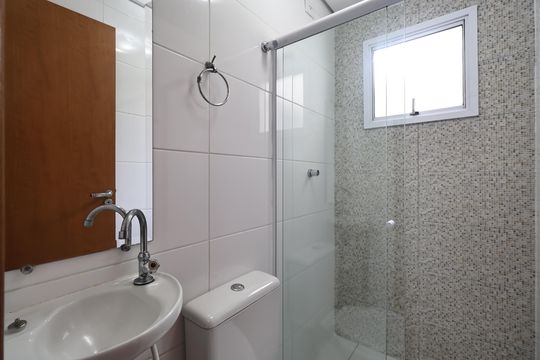 Banheiro de apartamento para alugar com 2 quartos, 57m² em Parque Novo Oratório, Santo André