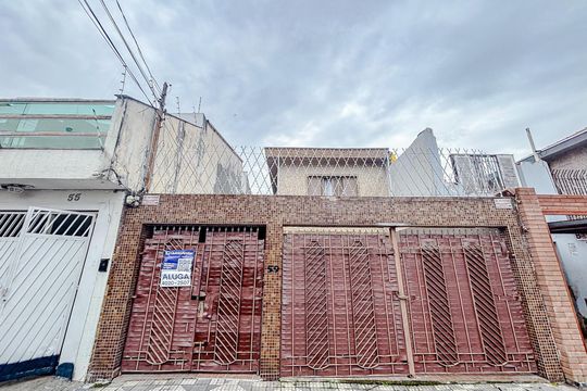 Fachada com Placa de casa para alugar com 1 quarto, 75m² em Vila Moreira, São Paulo