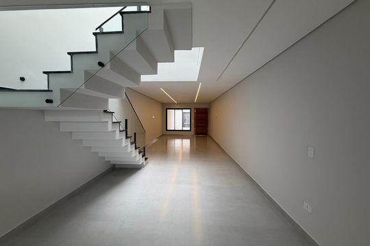 Casa à venda com 3 quartos, 140m² em Vila Camilópolis, Santo André