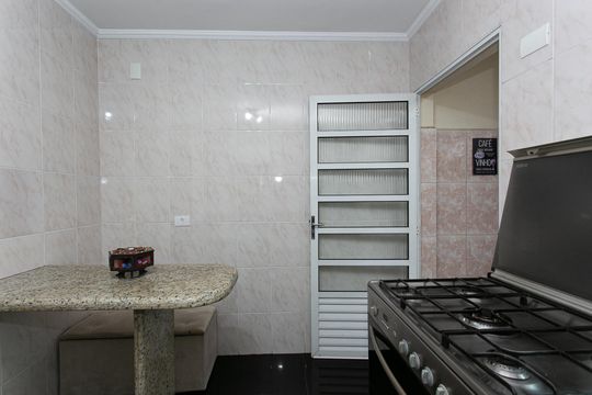 Cozinha de casa de condomínio para alugar com 2 quartos, 75m² em Burgo Paulista, São Paulo