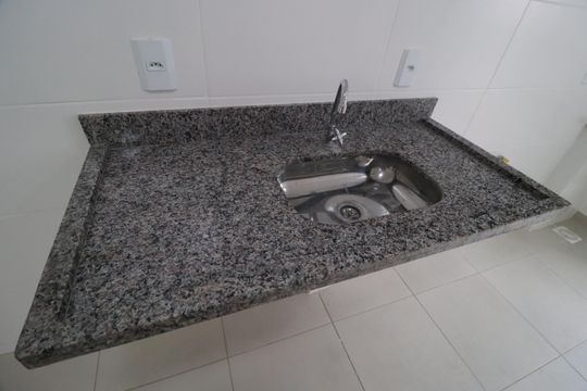 Cozinha de apartamento para alugar com 2 quartos, 55m² em Laranjeiras, Uberlândia