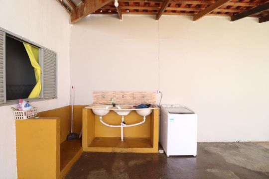 Área de Serviço de casa para alugar com 3 quartos, 250m² em Shopping Park, Uberlândia