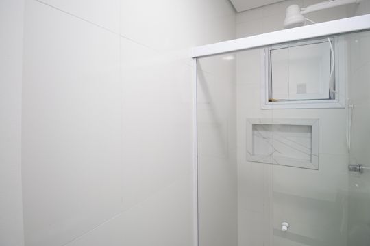 Banheiro de apartamento para alugar com 2 quartos, 55m² em Parque Edu Chaves, São Paulo
