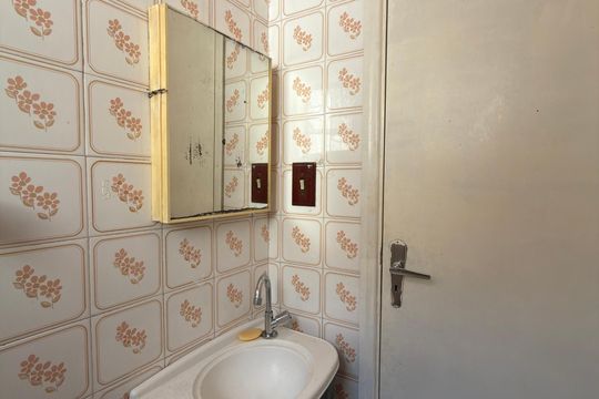 Banheiro de serviço de casa à venda com 2 quartos, 108m² em Jardim Fenix, São Bernardo do Campo