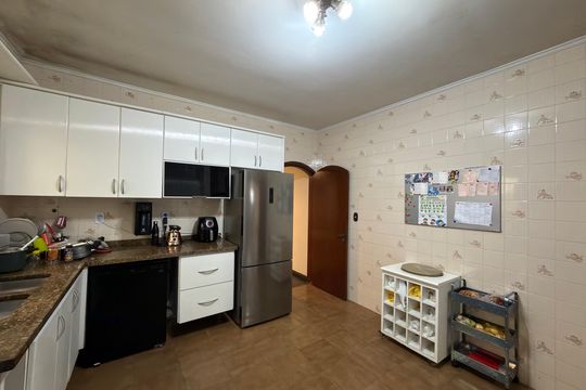 Cozinha de casa de condomínio à venda com 4 quartos, 380m² em Bairro dos Casa, São Bernardo do Campo