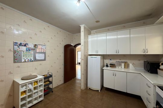 Cozinha de casa de condomínio à venda com 4 quartos, 380m² em Bairro dos Casa, São Bernardo do Campo