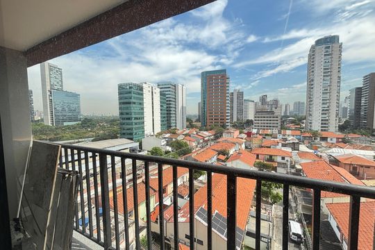 Varanda de kitnet/studio para alugar com 1 quarto, 25m² em Pinheiros, São Paulo