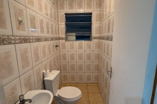 Banheiro de casa para alugar com 3 quartos, 120m² em Jardim São Luís, São Paulo
