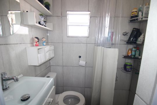 Banheiro de casa à venda com 5 quartos, 160m² em Vila Ester (zona Norte), São Paulo