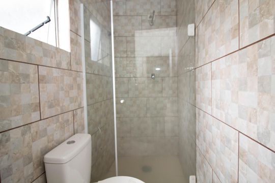 Banheiro de kitnet/studio para alugar com 1 quarto, 30m² em Jardim Rosa de Franca, Guarulhos