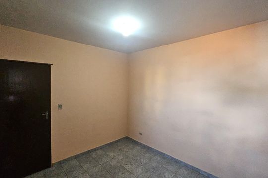 Quarto de casa para alugar com 2 quartos, 103m² em Taboão, Diadema