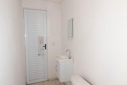 Banheiro de kitnet/studio para alugar com 1 quarto, 30m² em Jardim Rosa de Franca, Guarulhos