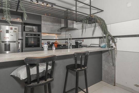 Cozinha de casa à venda com 3 quartos, 180m² em Jardim Itu, Porto Alegre