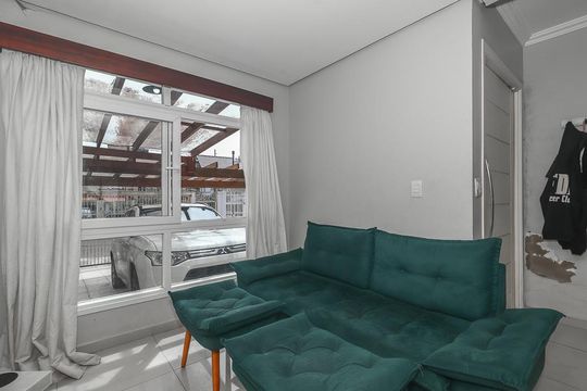 Casa à venda com 3 quartos, 180m² em Jardim Itu, Porto Alegre
