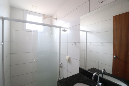 Banheiro Social de apartamento para alugar com 2 quartos, 61m² em Santa Mônica, Uberlândia