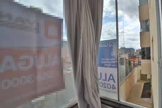 Plaquinha de apartamento para alugar com 2 quartos, 61m² em Santa Mônica, Uberlândia