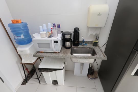 Sala e cozinha de apartamento à venda com 2 quartos, 34m² em Chácara Klabin, São Paulo