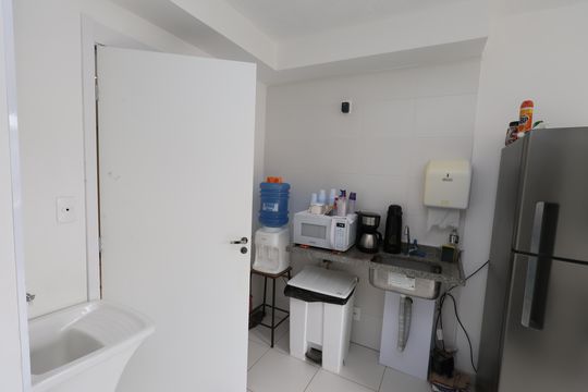 Sala e cozinha de apartamento à venda com 2 quartos, 34m² em Chácara Klabin, São Paulo