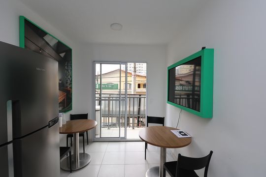 Sala e cozinha de apartamento à venda com 2 quartos, 34m² em Chácara Klabin, São Paulo