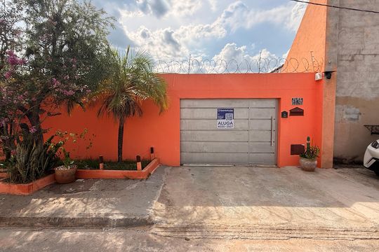 Fachada de casa para alugar com 3 quartos, 110m² em Residential Eli Forte, Goiânia