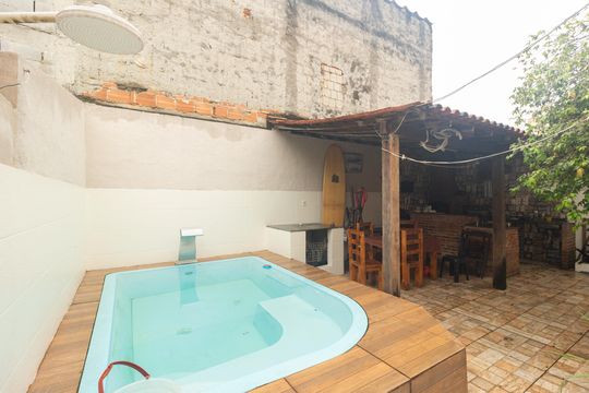 Quintal de casa à venda com 4 quartos, 140m² em Campo Grande, Rio de Janeiro