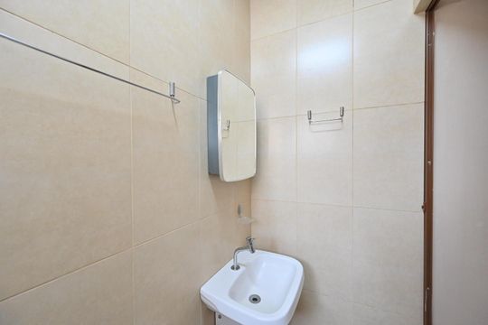 Banheiro Social de kitnet/studio para alugar com 1 quarto, 21m² em Chácara Inglesa, São Paulo
