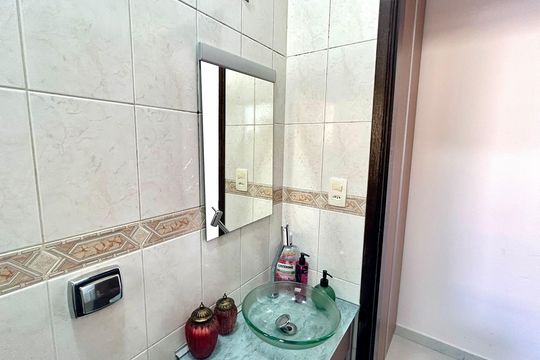 Banheiro da Suíte 2 de casa à venda com 2 quartos, 200m² em Jardim Rosana, Guarulhos