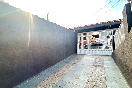 Garagem de casa à venda com 2 quartos, 200m² em Jardim Rosana, Guarulhos