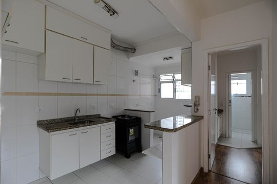 Cozinha de apartamento para alugar com 2 quartos, 55m² em Loteamento Mogilar, Mogi das Cruzes