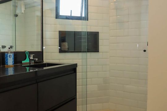 Banheiro de apartamento para alugar com 1 quarto, 48m² em Morumbi, São Paulo