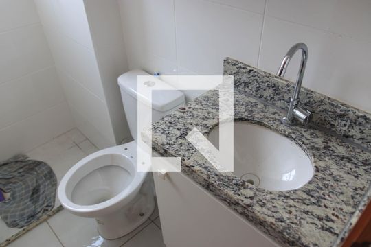 Banheiro de apartamento à venda com 2 quartos, 49m² em Jardim Novo Mundo, Goiânia