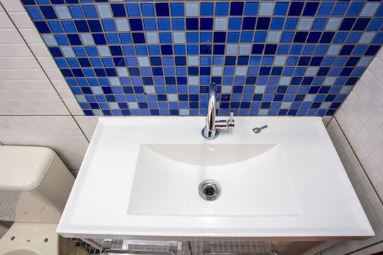 Banheiro de apartamento à venda com 2 quartos, 57m² em Campanário, Diadema