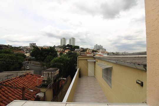 varanda com área de serviço e churrasqueira de casa para alugar com 1 quarto, 70m² em Vila Londrina, São Paulo