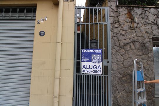 Fachada de casa para alugar com 1 quarto, 70m² em Vila Londrina, São Paulo