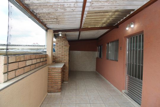 varanda com área de serviço e churrasqueira de casa para alugar com 1 quarto, 70m² em Vila Londrina, São Paulo