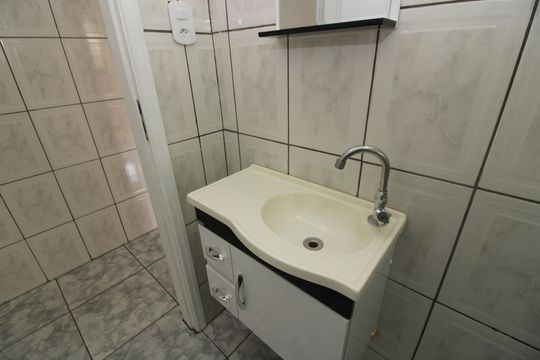Banheiro de casa para alugar com 1 quarto, 70m² em Vila Londrina, São Paulo