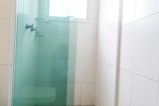Banheiro da Suíte de apartamento para alugar com 2 quartos, 83m² em Alphaville Industrial, Barueri