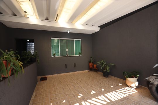 Garagem de casa à venda com 5 quartos, 148m² em Parque Santa Madalena, São Paulo