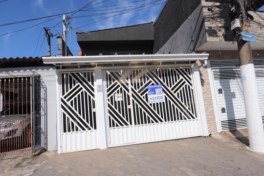 Fachada de casa à venda com 5 quartos, 148m² em Parque Santa Madalena, São Paulo