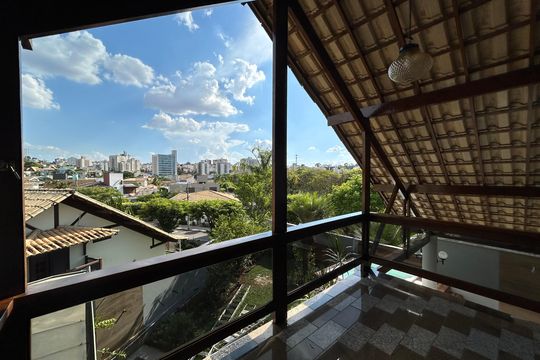 Casa de Condomínio para alugar com 4 quartos, 235m² em Paquetá, Belo Horizonte