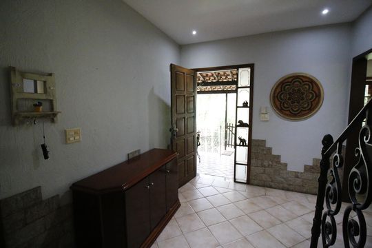 Hall de entrada de casa de condomínio à venda com 4 quartos, 700m² em Taquara, Rio de Janeiro