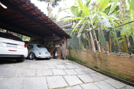Garagem de casa de condomínio à venda com 4 quartos, 700m² em Taquara, Rio de Janeiro